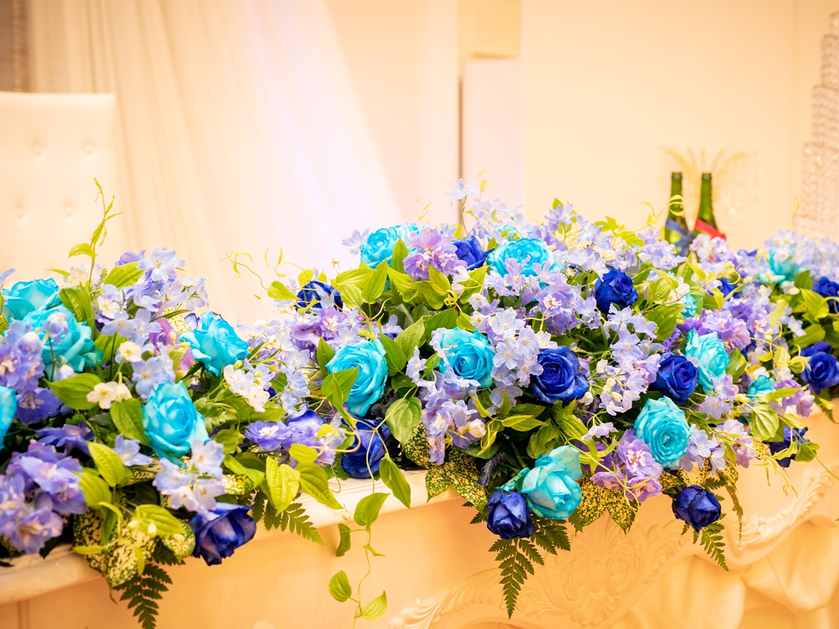青バラを使ったメイン装花