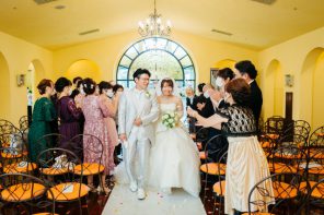 会費制可!披露宴ほど格式張らずに、けど二次会ほどくだけていないウェディング